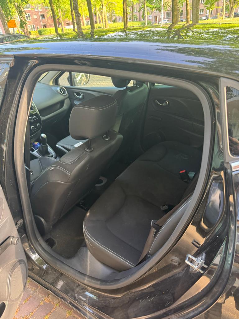 Renault Clio 0.9 TCE 66KW 5-DRS 2015 Zwart, Voorwielaandrijving, 898 cc, 40 €/maand, 540 kg