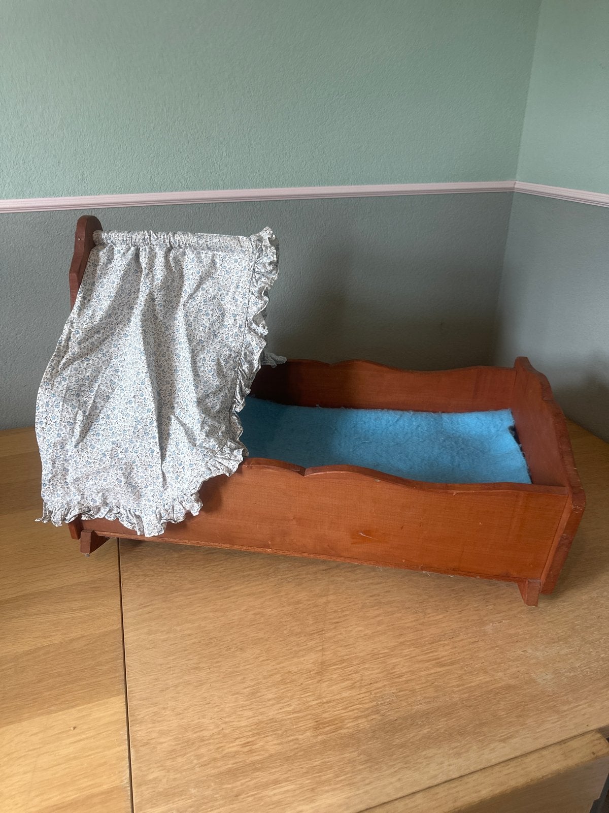 Leuke vintage houten poppenwieg, Ophalen