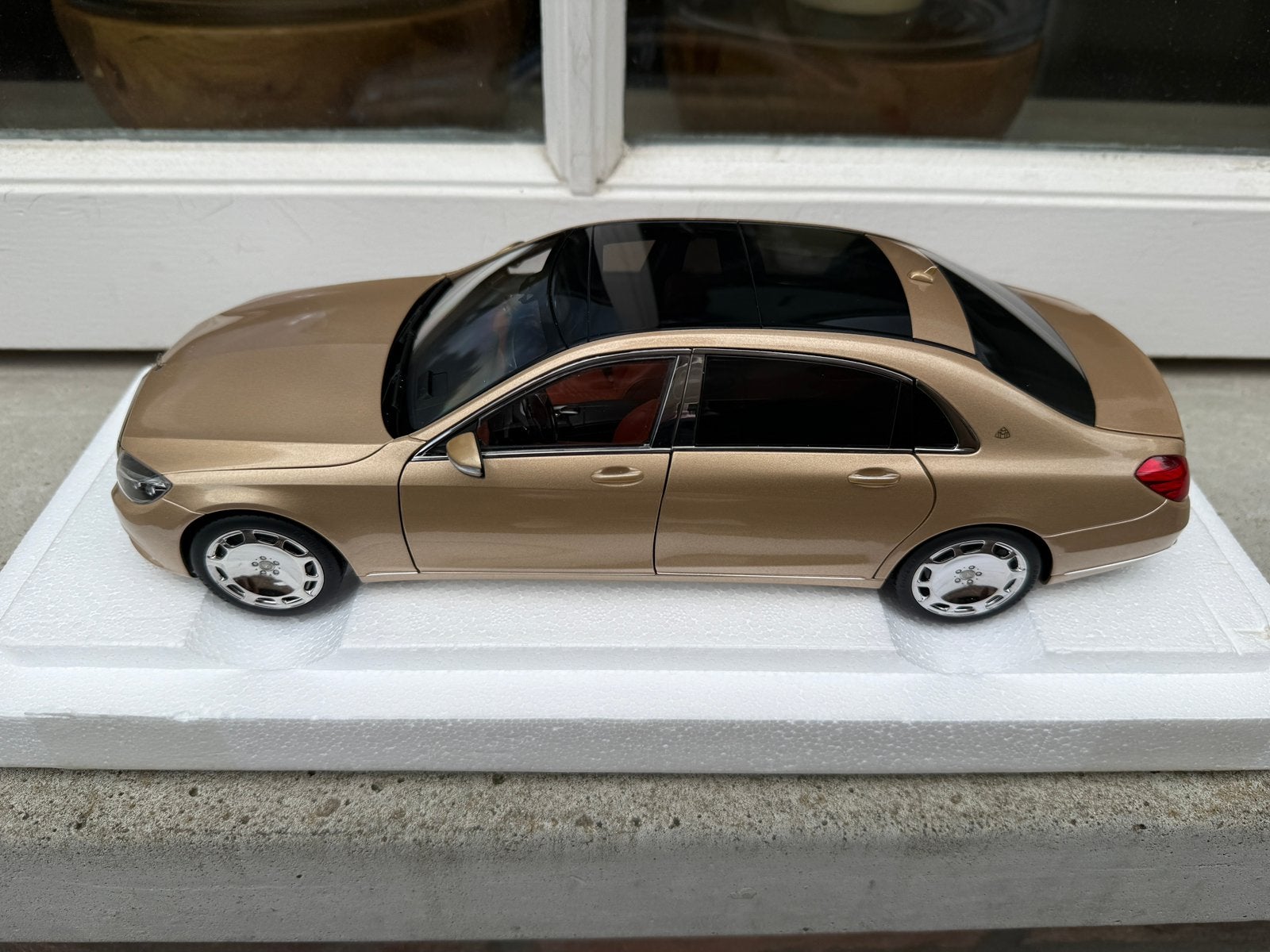 1:18 Mercedes Maybach S-Klasse S600 Light Gold Autoart 76294, Hobby en Vrije tijd, Modelauto's | 1:18, Auto, Autoart, Ophalen of Verzenden