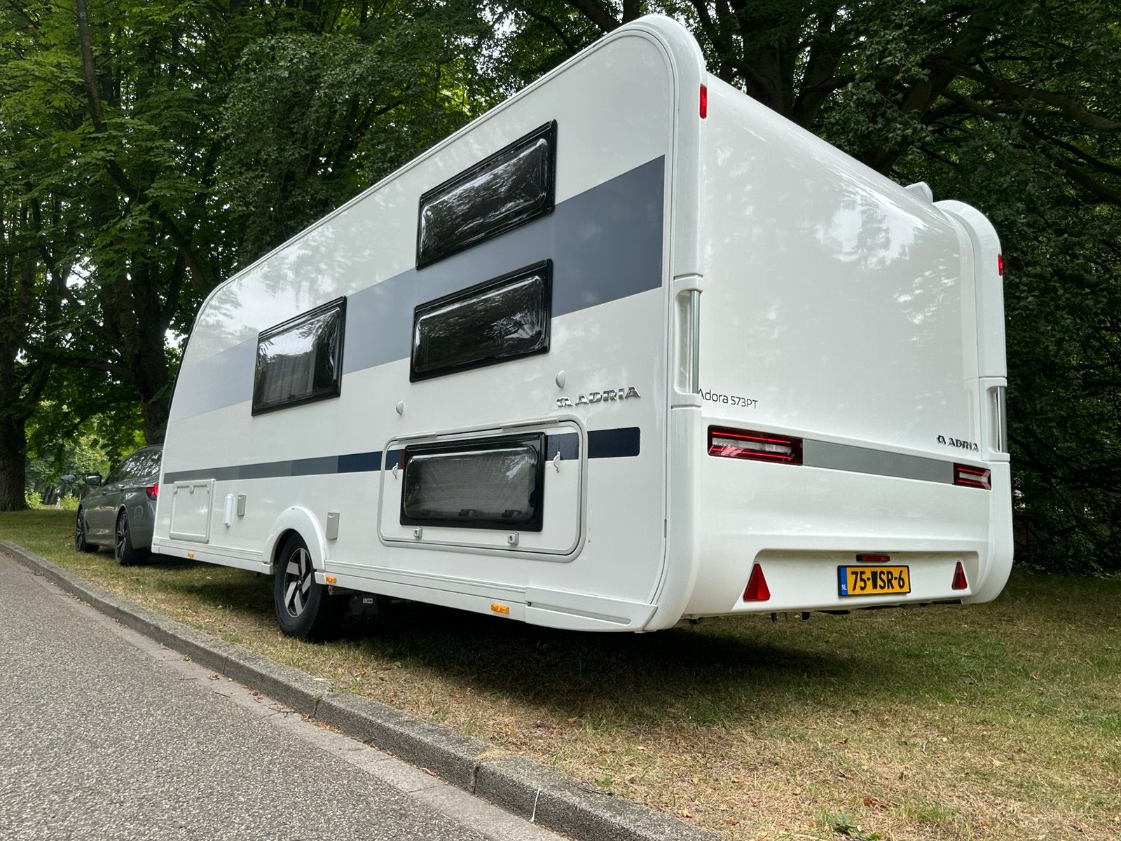 Adria Adora 573 PT 2023, 3 stapelbed/ALDE/Airco/Luifel/Mover, Rondzit, Bedrijf, Schokbreker, Adria
