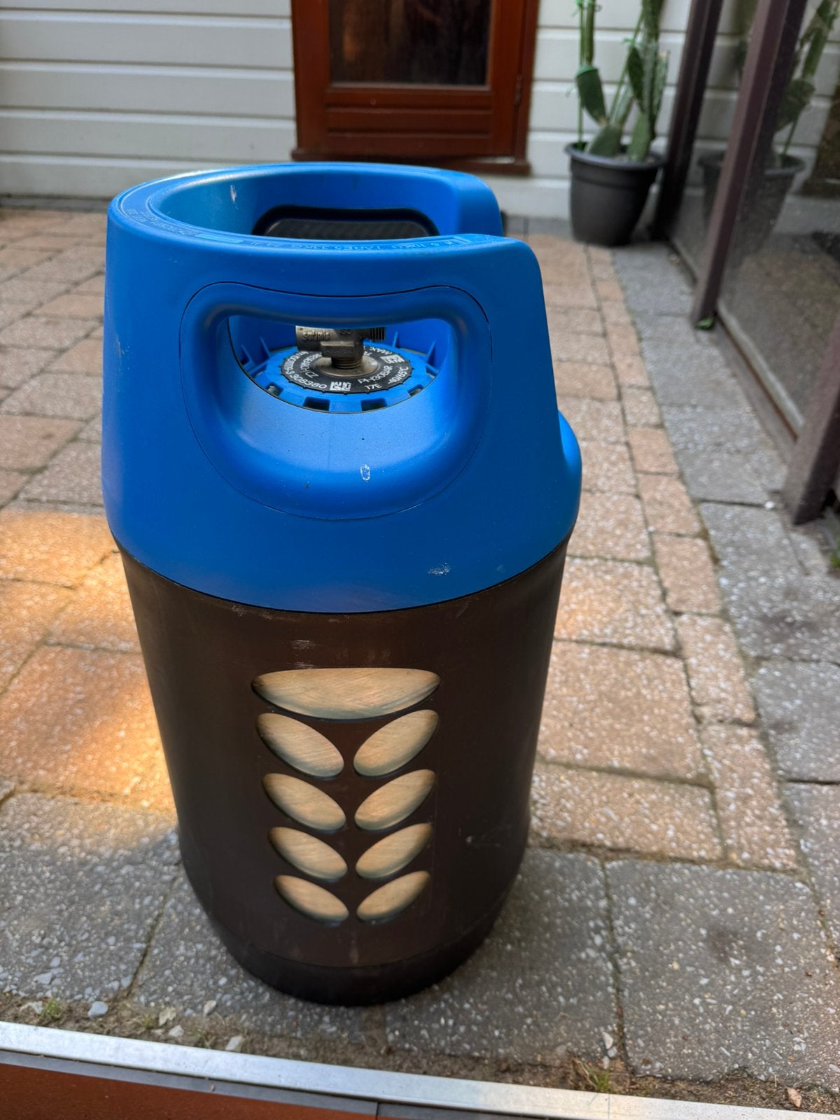 Lichtgewicht gasfles 10kg VOL eigendom keuring 2035, Caravans en Kamperen, Kampeeraccessoires, Ophalen, Zo goed als nieuw