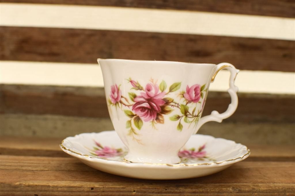 Royal Albert porseleinen kop en schotel 45304, Huis en Inrichting, Keuken | Servies, Gebruikt, Ophalen of Verzenden, Bord(en)