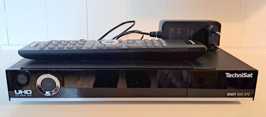 Technisat Digit Isio STC. 4K Sat/kabel ontvanger 3 tuners, Ophalen of Verzenden, Gebruikt, Decoder