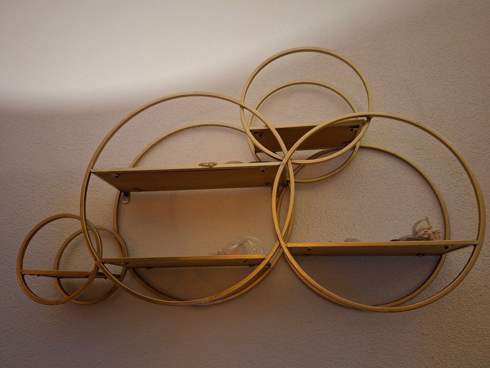 Gouden wandrek met planken - Modern design, Ophalen, Zo goed als nieuw