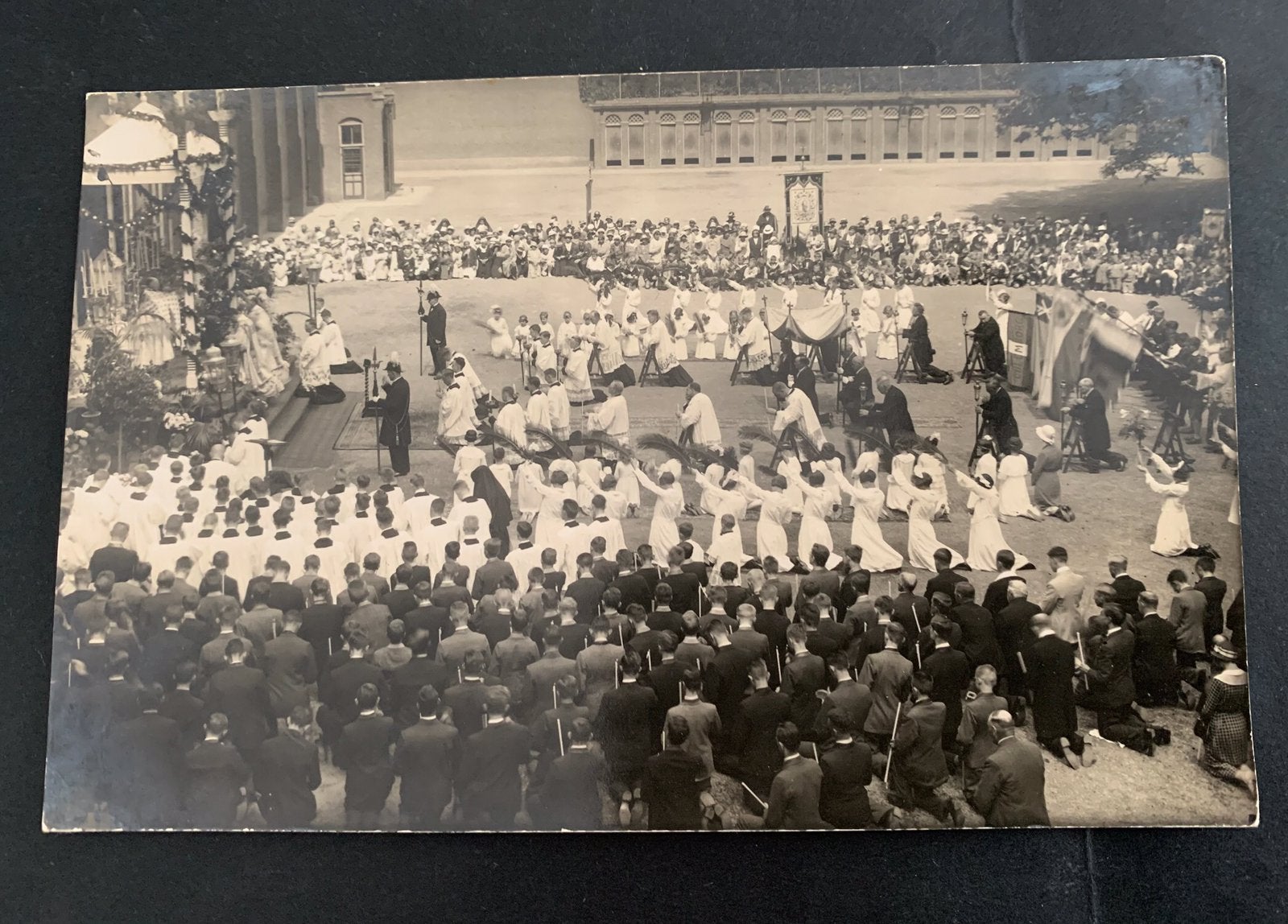 Foto onbekend Sacramentendag 1934, Verzamelen, Foto's en Prenten, Verzenden, Voor 1940, Zo goed als nieuw, Foto