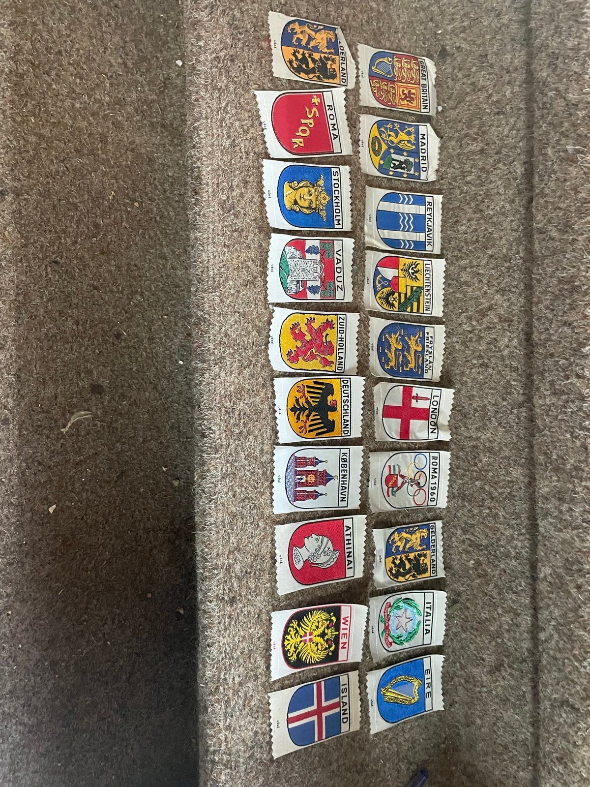 Verzameling van 20 Vintage Geborduurde Emblemen/Patches, Ophalen of Verzenden, Gebruikt, Overige applicaties