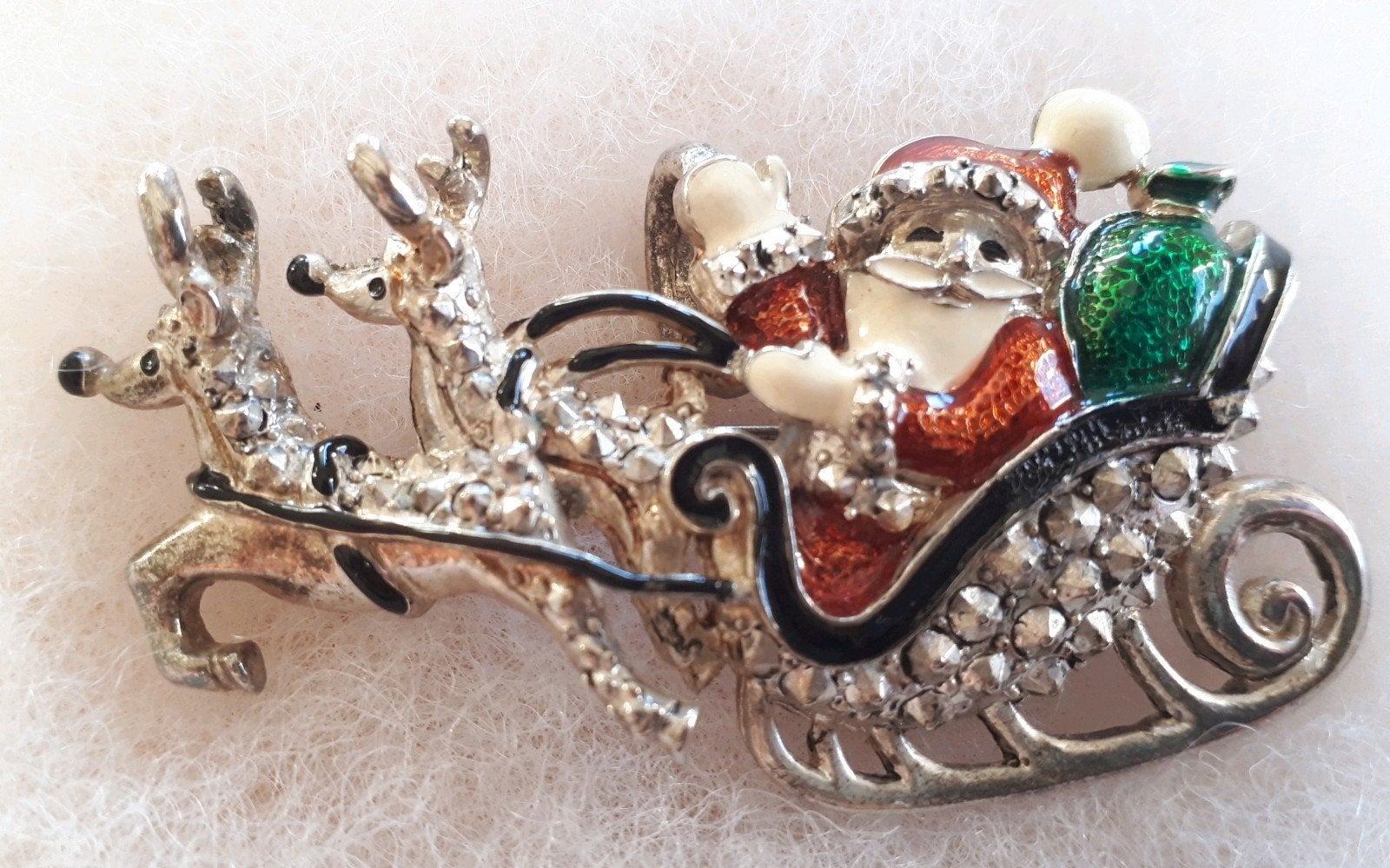 Oude Kerstbroche /Hanger Kerstman in Slee., Ophalen of Verzenden, Overige materialen, Hanger