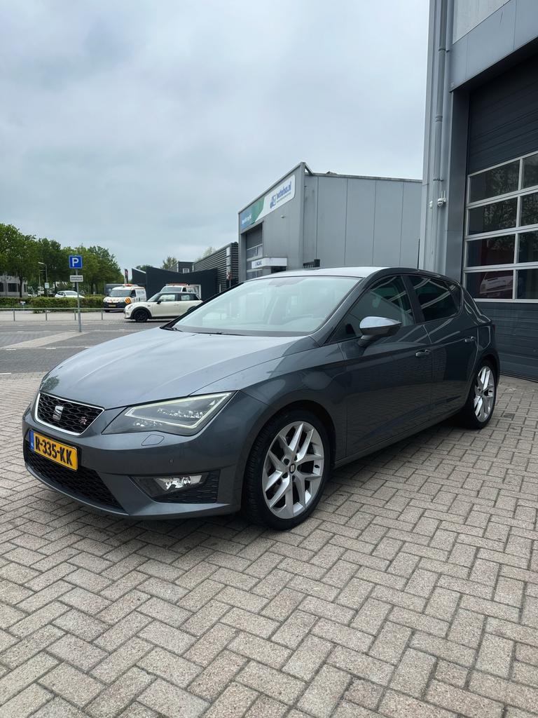 Seat Leon FR 1.8 2013 GRIJS,PDC,CLIMA,LEER,APK,LED., Voorwielaandrijving, Euro 6, 4 cilinders, Leder en Stof