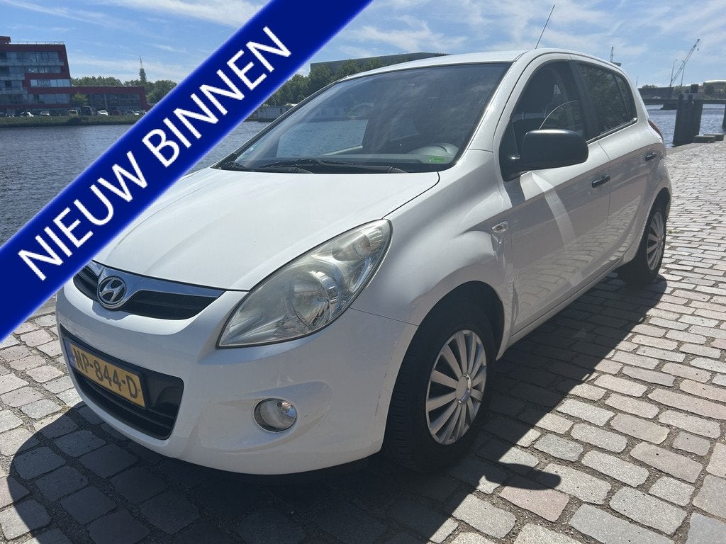 Hyundai i20 1.2i i-Motion Airco apk 2-2027 5 deurs, Euro 5, Gebruikt, 4 cilinders, Wit