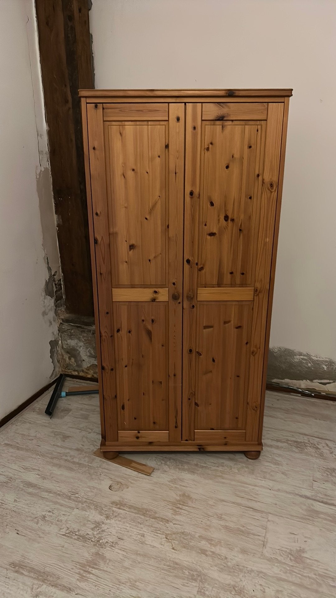 Kast met planken en wat hang gedeelte, Ophalen