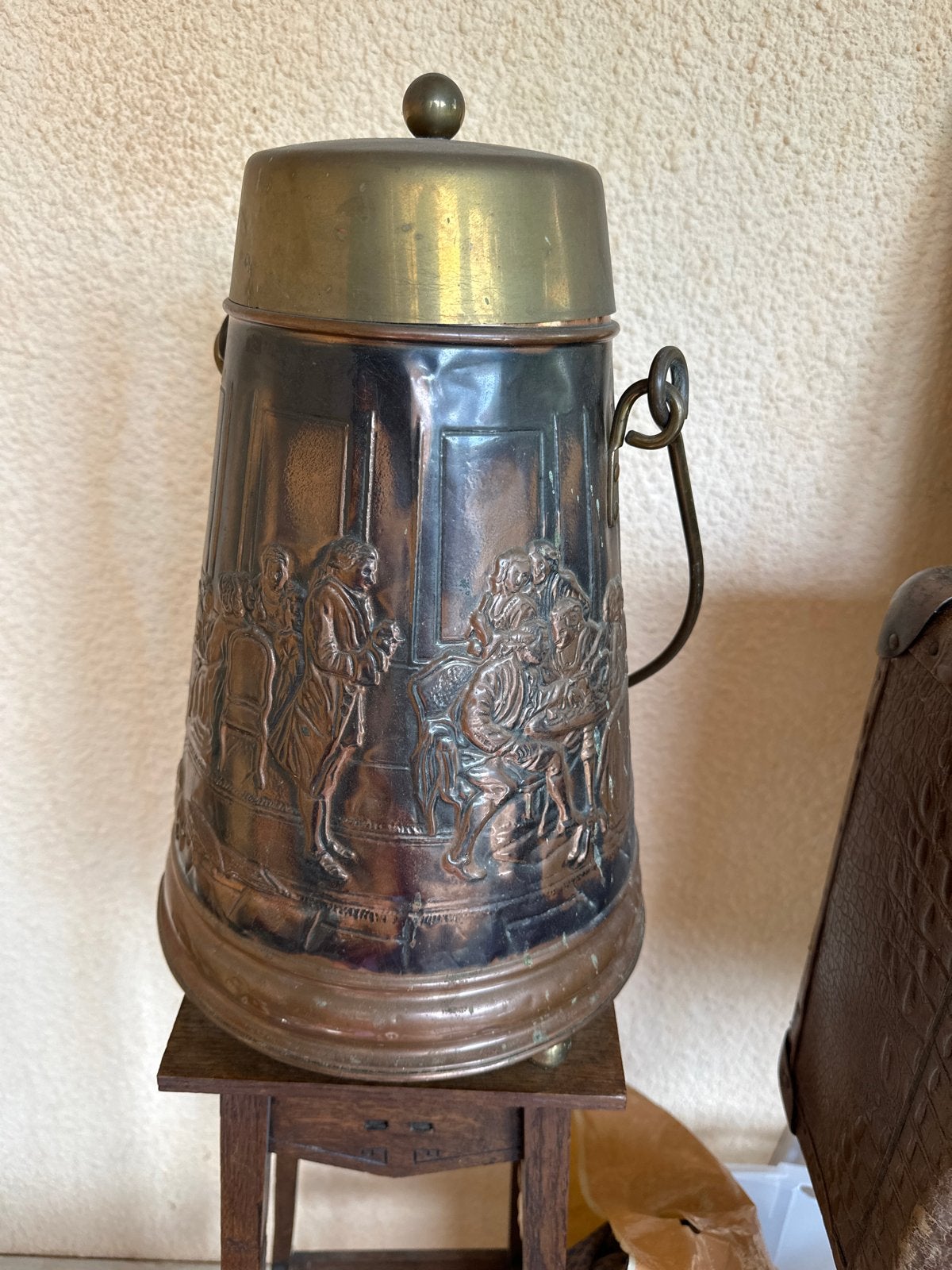 Antieke Koperen kolenkit met Reliëfdecoratie, Ophalen, Koper