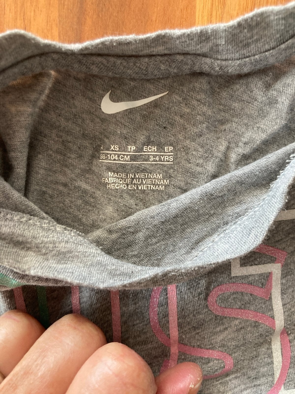 Nike strand setje grijs T-shirt met roze broekje maat 104, Ophalen of Verzenden, Zo goed als nieuw, Meisje, Setje