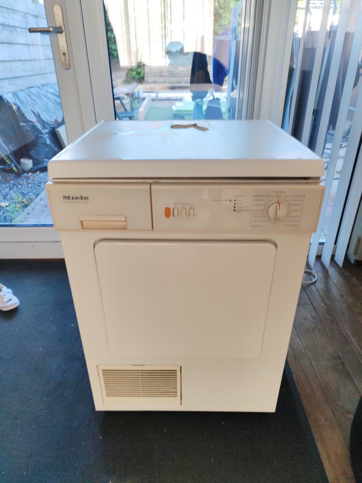 Miele Novotronic condensdroger met opvangbak 6kg, Ophalen, 6 tot 8 kg, Gebruikt, Anti-kreukfase
