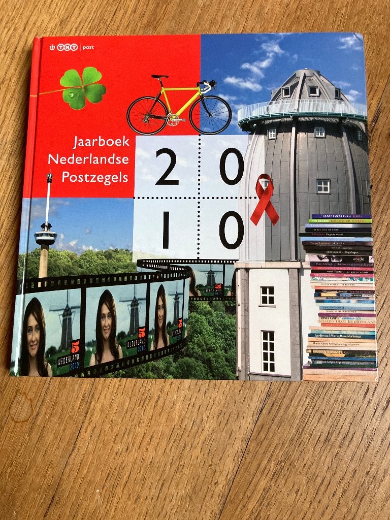 Jaarboek Nederlandse Postzegels 2010 - 109 postzegels, Postzegels en Munten, Postzegels | Nederland, Ophalen, Na 1940, Postfris