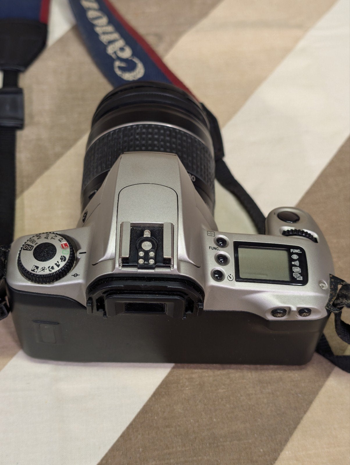 Foto 4 van Canon EOS 300 Spiegelreflexcamera met lens en tas