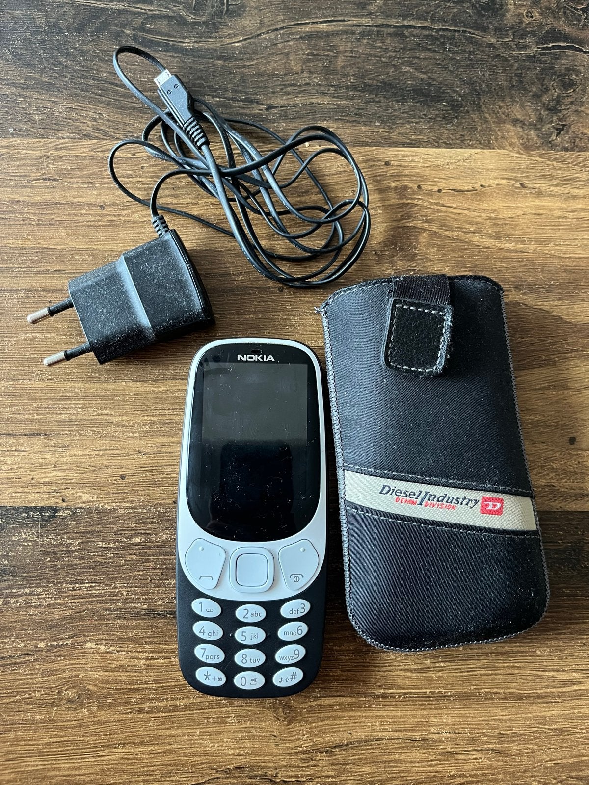 Nokia 3310 (2017) met oplader en hoesje, Gebruikt, Zwart, Fysiek toetsenbord, Ophalen of Verzenden
