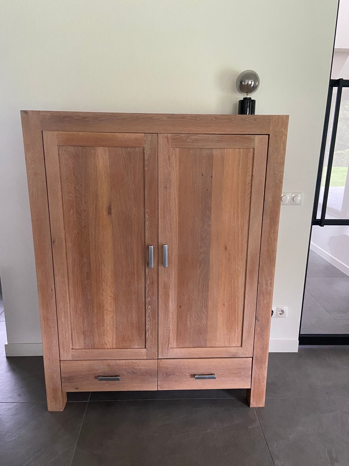 Moderne massief blank eiken kast, Ophalen, Zo goed als nieuw