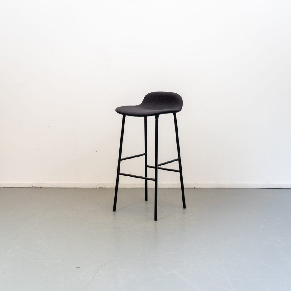 Normann Copenhagen Form Kruk Zwart Stof - Metaal, Niet ingevuld, Nieuw, Niet ingevuld, Niet ingevuld