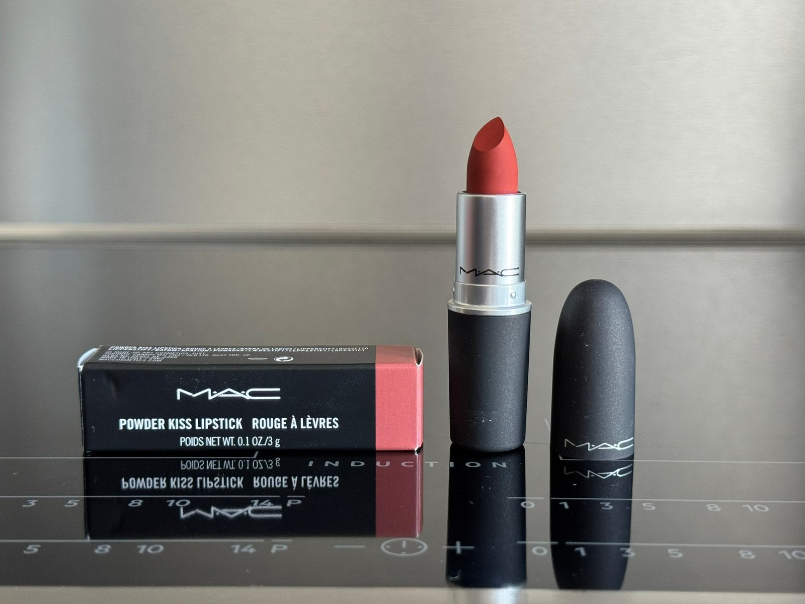 Mac powder kiss lipstick 3gr kleur 316 devoted to chili, Lippen, Nieuw, Ophalen of Verzenden, Make-up