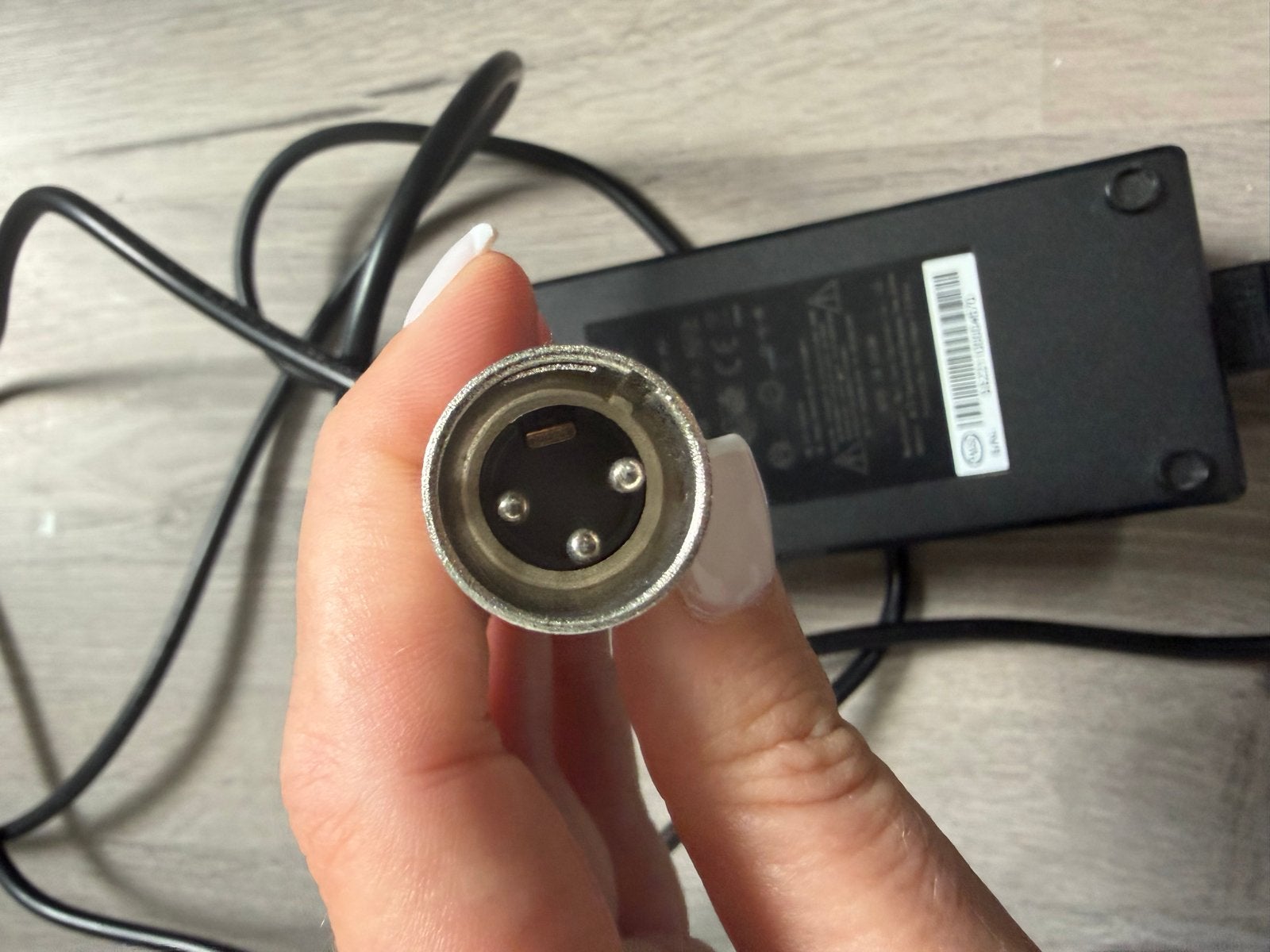 SANS Li-ion Batterijlader 42V 2A (3-pins) fabike oplader, Gebruikt