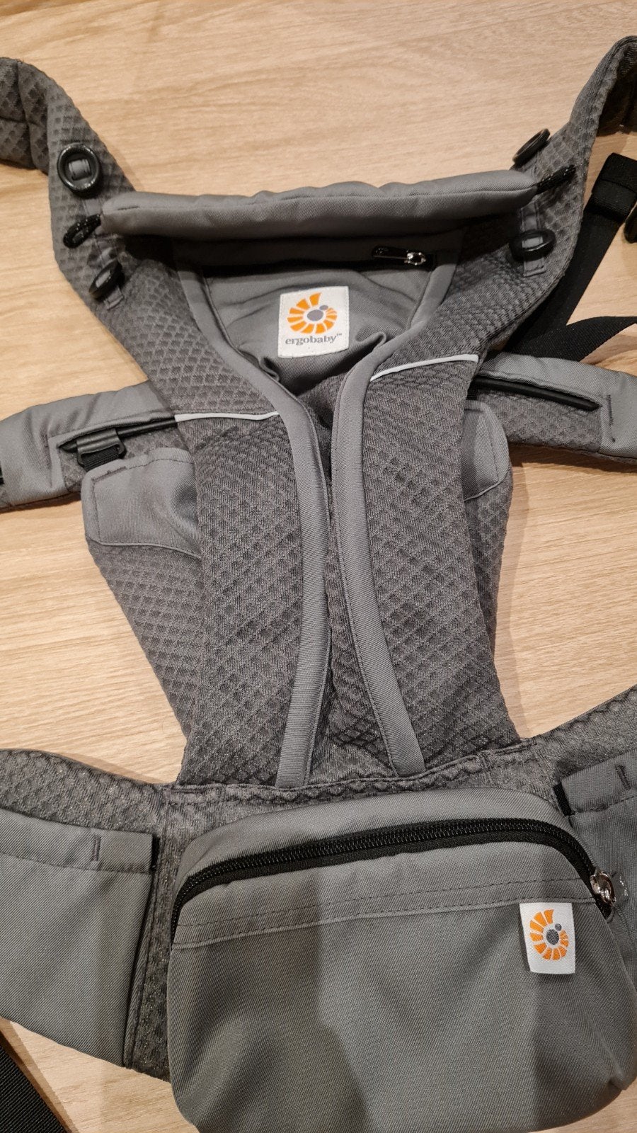 Ergobaby OMNI Breeze Draagzak Graphite Grey, Zo goed als nieuw, Buik, Rug of Zij, Draagzak, Ophalen