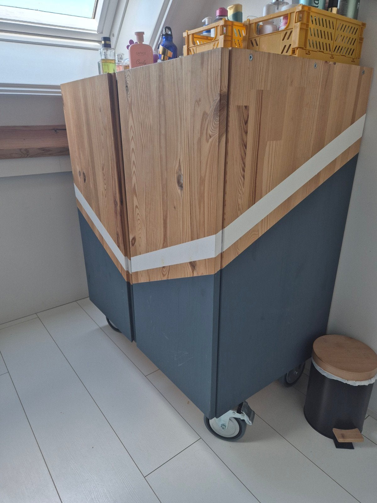 Houten ivar (ikea) kast op wielen, Ophalen