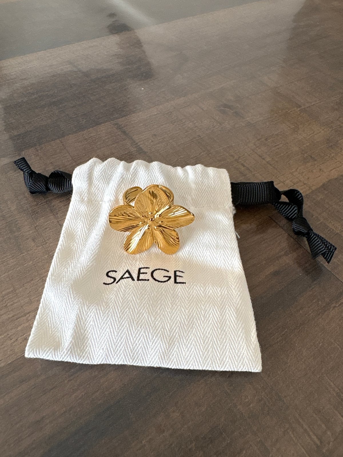 Nieuwe gouden bloem ring - Saege, Overige materialen, Nieuw, Ophalen of Verzenden, Dame