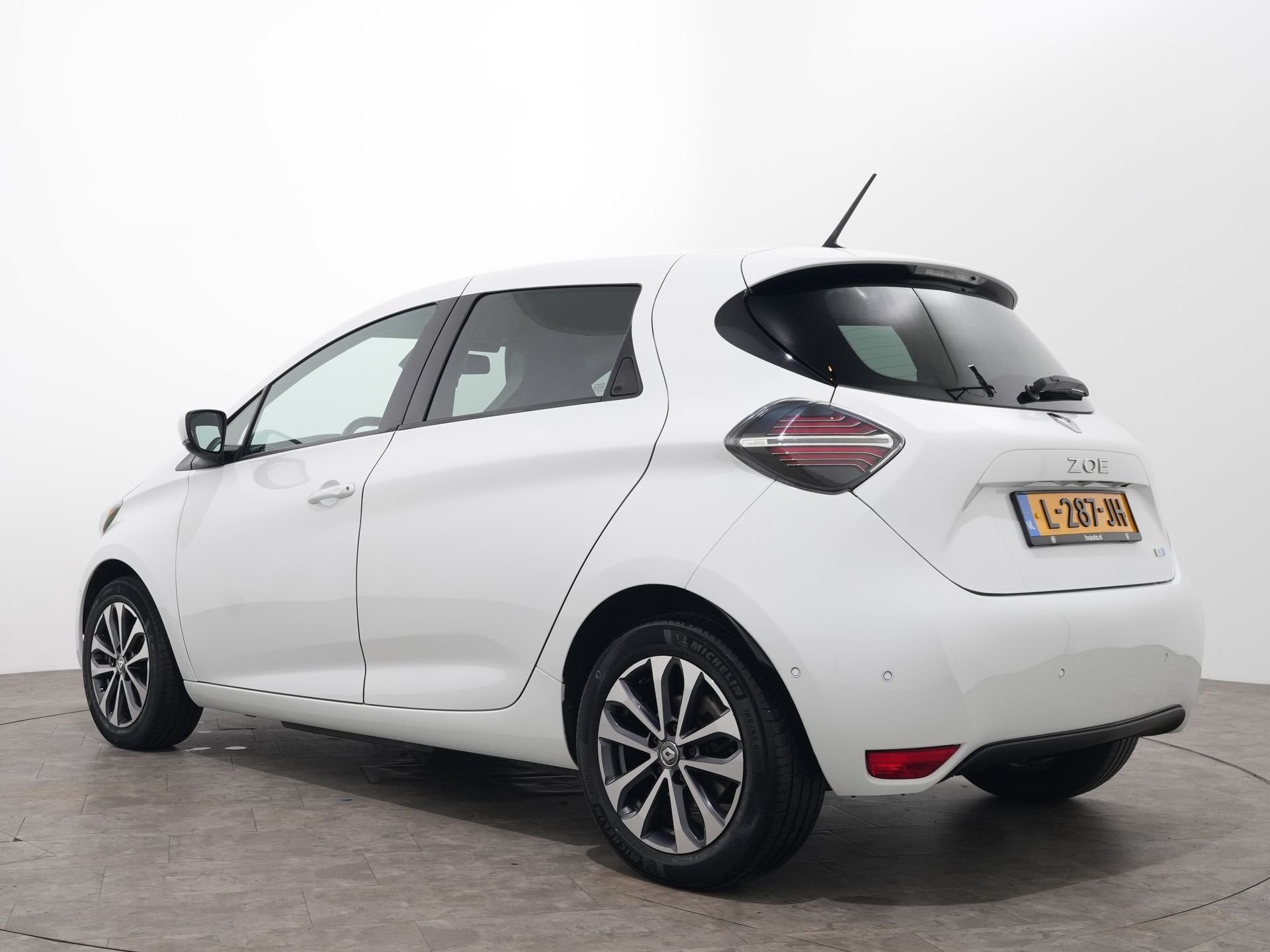 Renault ZOE R135 INTENS 52 KWH KOOPACCU CCS SOH 94,31% | War, 136 pk, Gebruikt, Zwart, Leder en Stof