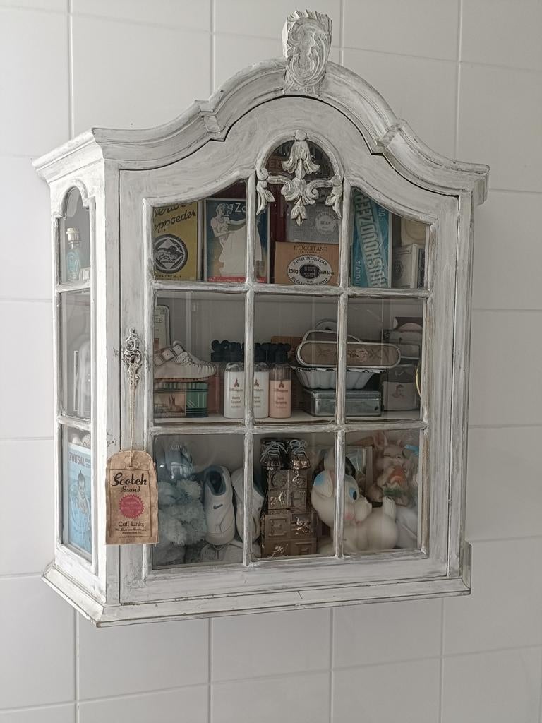 Brocante White Wash Vitrine Hang-Kastje met Sleutel, Antiek en Kunst, Ophalen
