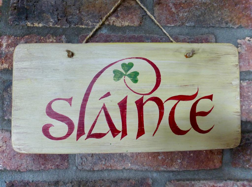 Iers pubbordje / Irish pub / Slainte / Mancave / decor / wit, Huis en Inrichting, Ophalen of Verzenden, DeKameraadschap, Dj.kammeraat@telfort.nl