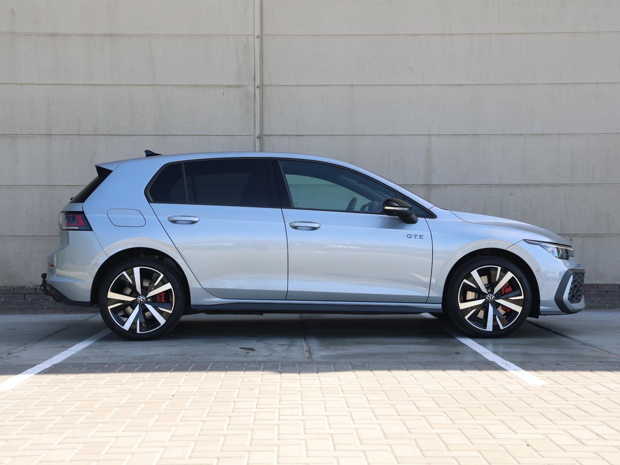 Volkswagen Golf GTE 1.5 eHybrid 272 pk DSG | NL Auto | Navig, Auto's, Volkswagen, Stof, 4 cilinders, 26 kWh, 1500 kg