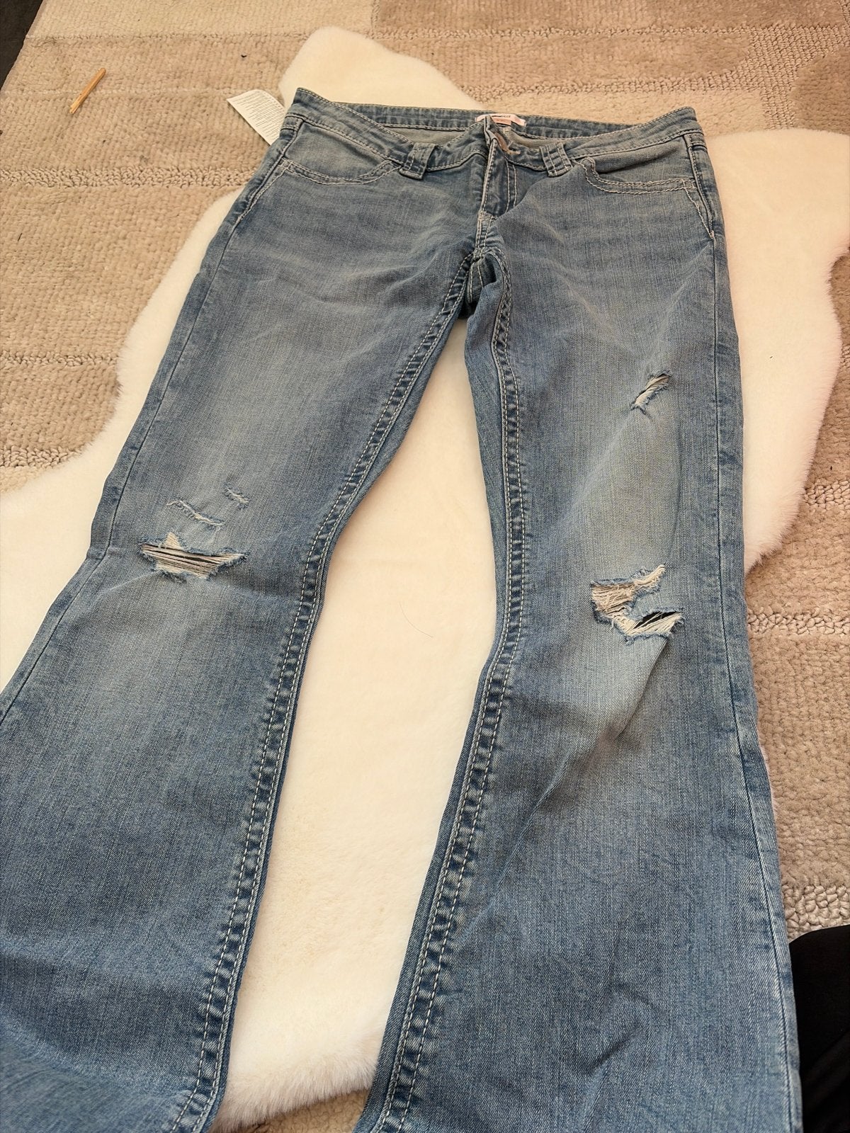 Gina Tricot flared jeans met gaten en borduursel, Kleding | Dames, Ophalen, Gedragen, Blauw, Overige jeansmaten