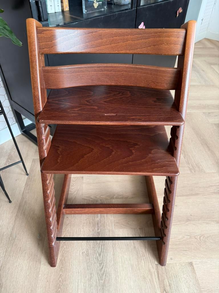 IZGS Stokke Tripp Trapp walnoot bruin walnut brown Nieuw mod, Ophalen, Zo goed als nieuw, Meegroeistoel