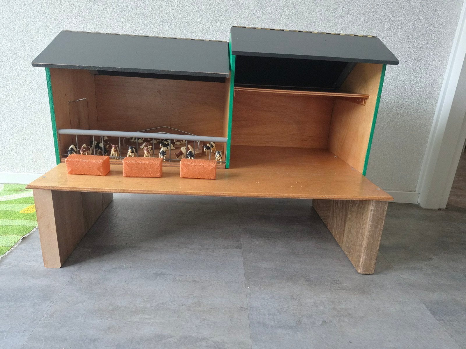 Houten boerderij met opslag, inclusief koeien en hooibalen, Kinderen en Baby's, Ophalen, Jongen of Meisje
