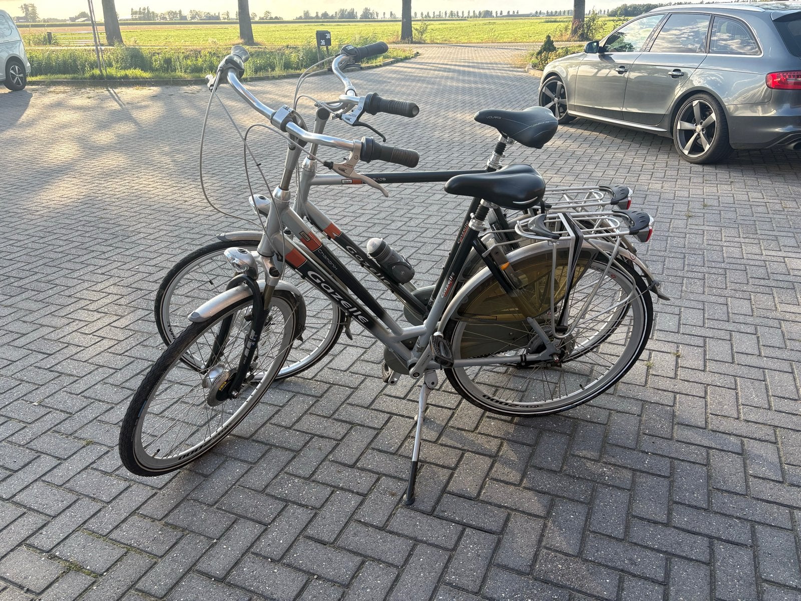 Foto 2 van Gazelle fietsen heren en dames in goede staat (set)