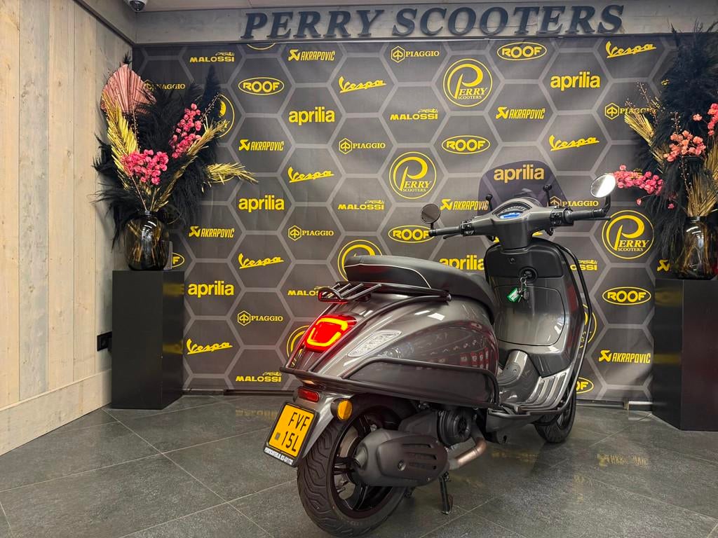 Vespa Bromscooter Primavera 50 EURO5+ 2025 | AGAAT GRIJS | F, Gedempte oude gracht 112
2011GW  Haarlem, NL, Gebruikt, Overige modellen
