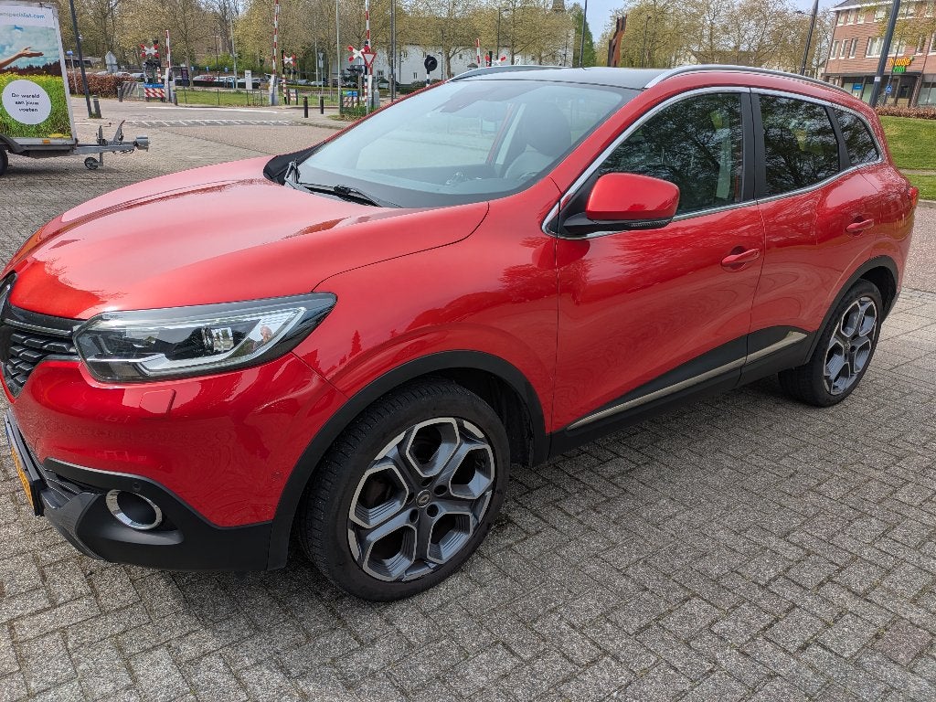Renault Kadjar 1.2 TCE 2017 Rood, Auto's, Voorwielaandrijving, Kadjar, 4 cilinders, Leder en Stof