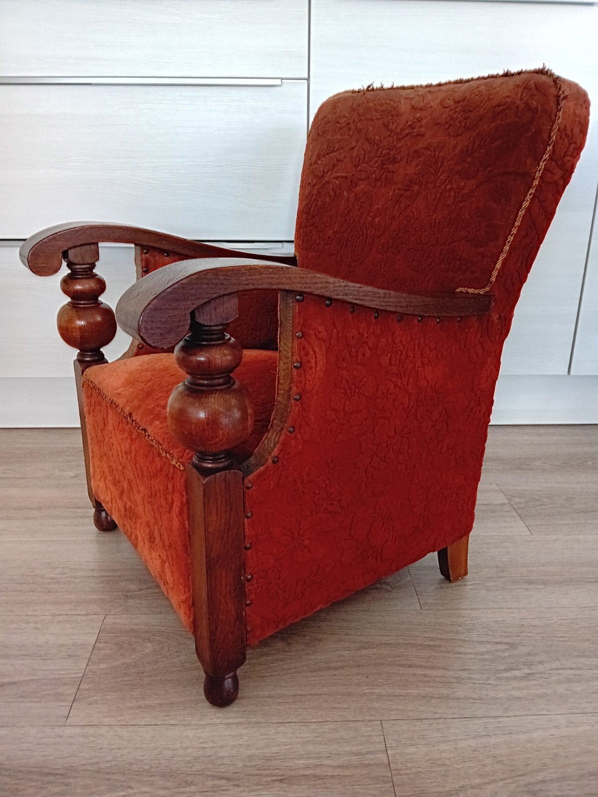 Vintage Kinderfauteuil - Rood met Houten Armleuningen, Ophalen