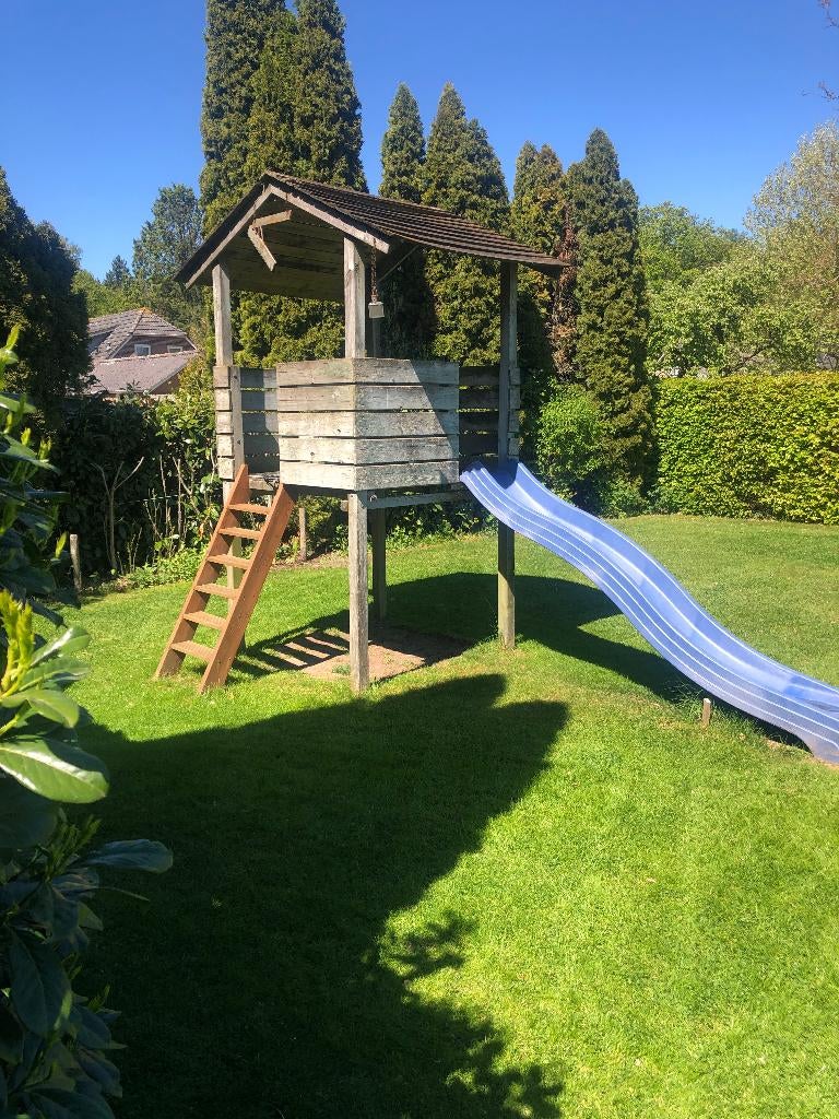 Houten speelhuisje met glijbaan, Kinderen en Baby's, Speelgoed | Buiten | Speelhuisjes, Ophalen, Gebruikt, Hout