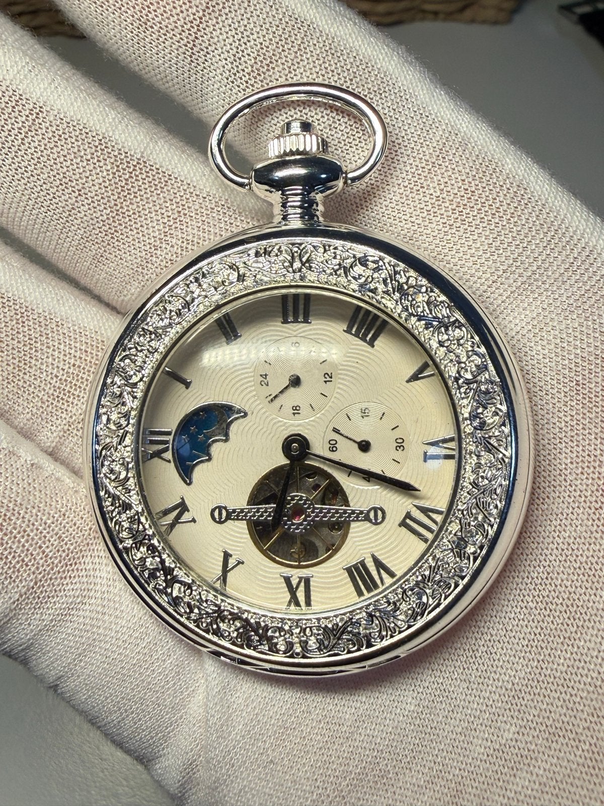 Zilverkleurig Zakhorloge met Maanfase en Open Uurwerk, Overige merken, Overige materialen, Zakhorloge, Ophalen of Verzenden