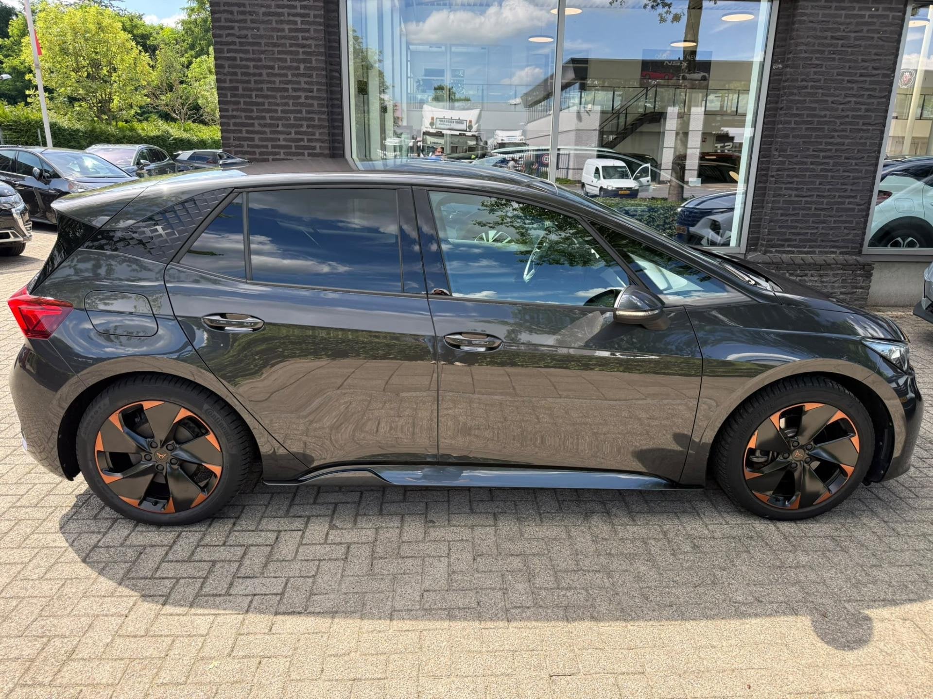 CUPRA Born Adrenaline One 62 kWh | 19" Lmv | Adapt cruise |, Auto's, Cupra, Stof, Gebruikt, Zwart, Automatische klimaatregeling
