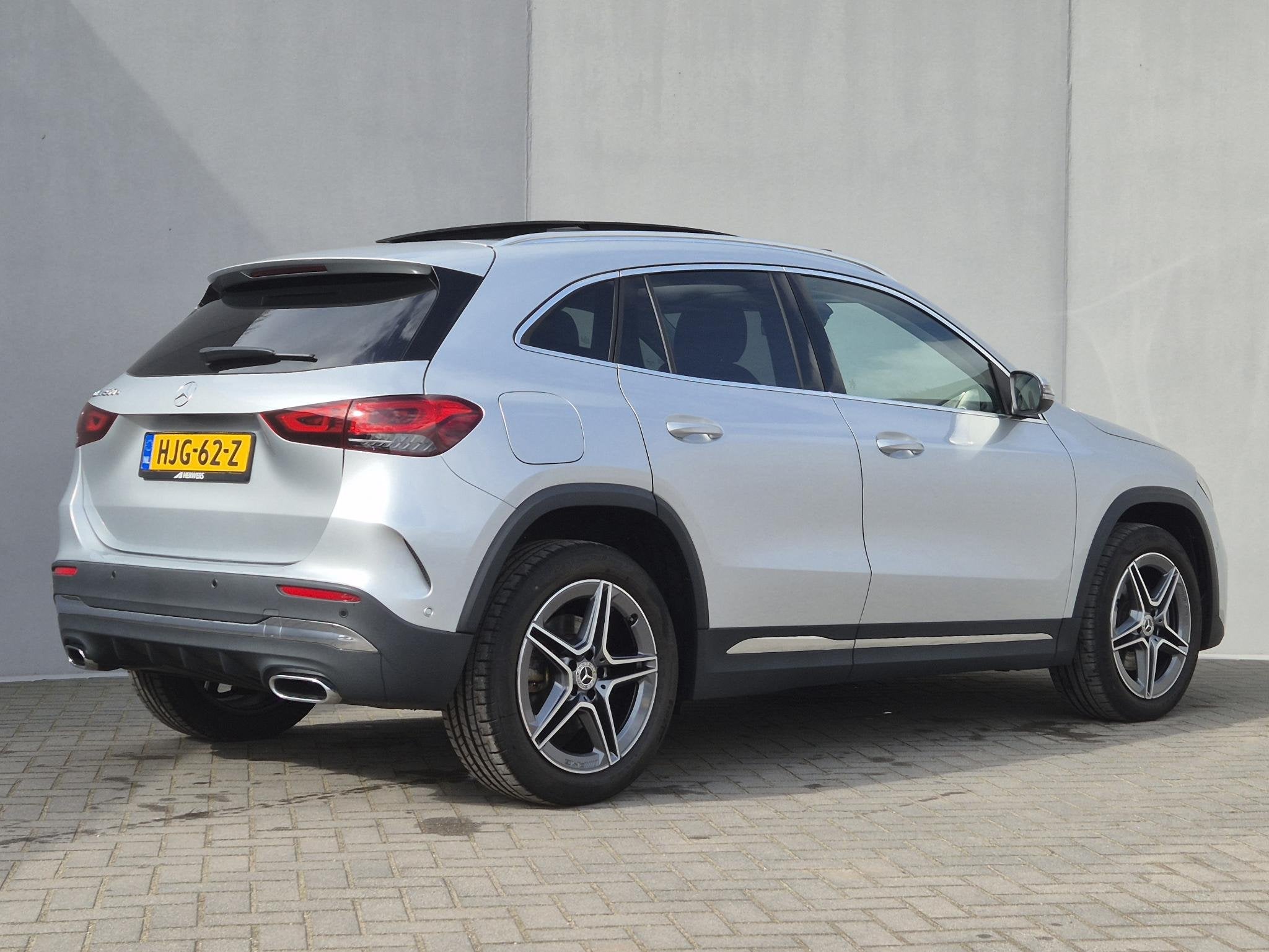 Mercedes-Benz GLA-klasse 250 e AMG Line / Dealer onderhouden, 4 cilinders, 16 kWh, Leder en Stof, Bedrijf