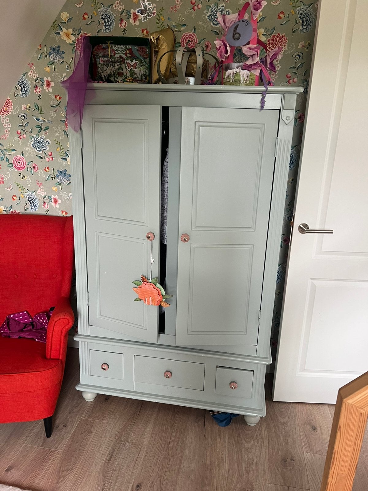 Vintage kinder kledingkast – massief hout, Huis en Inrichting, Ophalen, Gebruikt, 100 tot 150 cm, Eikenhout