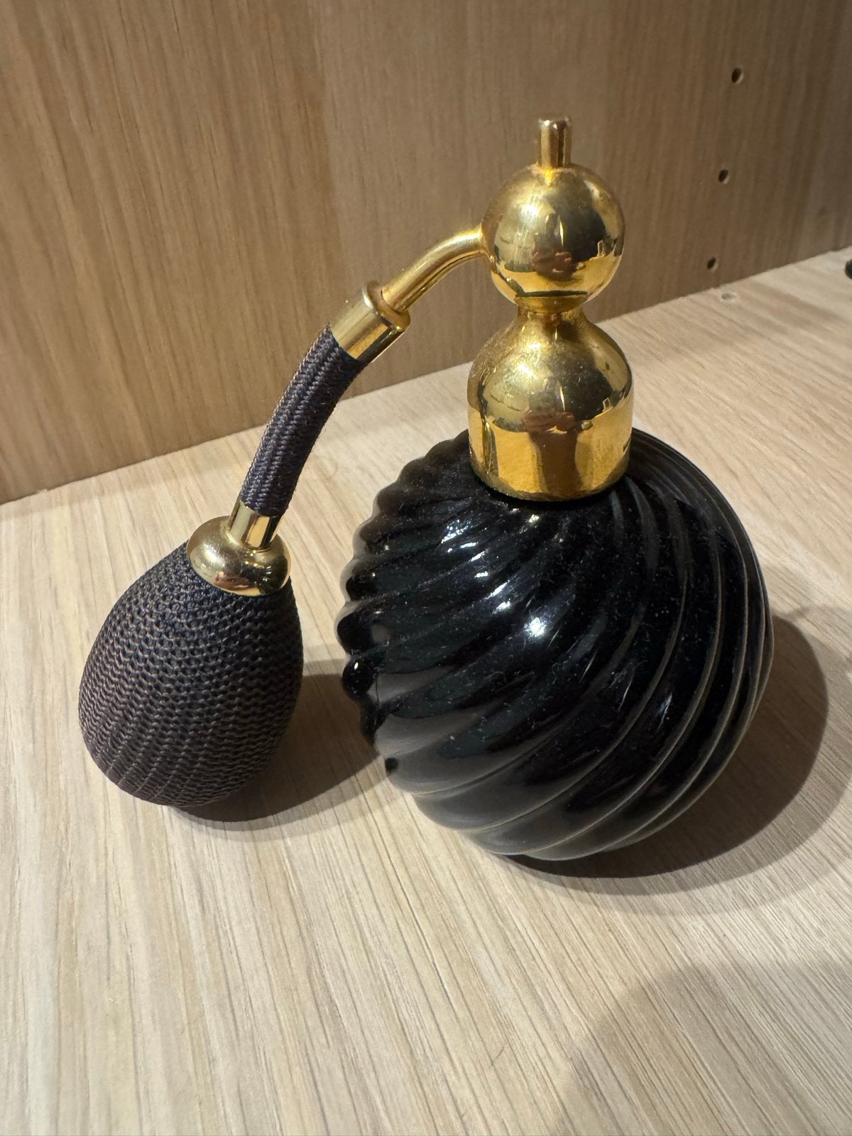 Antieke Parfum Verstuiver - Zwart Glas, Made in France, Antiek en Kunst, Verzenden