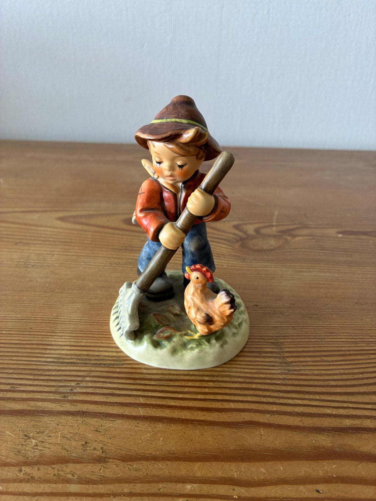 Goebel Hummel Beeldje "Little Farm Hand" nr. 13591, Ophalen, Zo goed als nieuw, Hummel