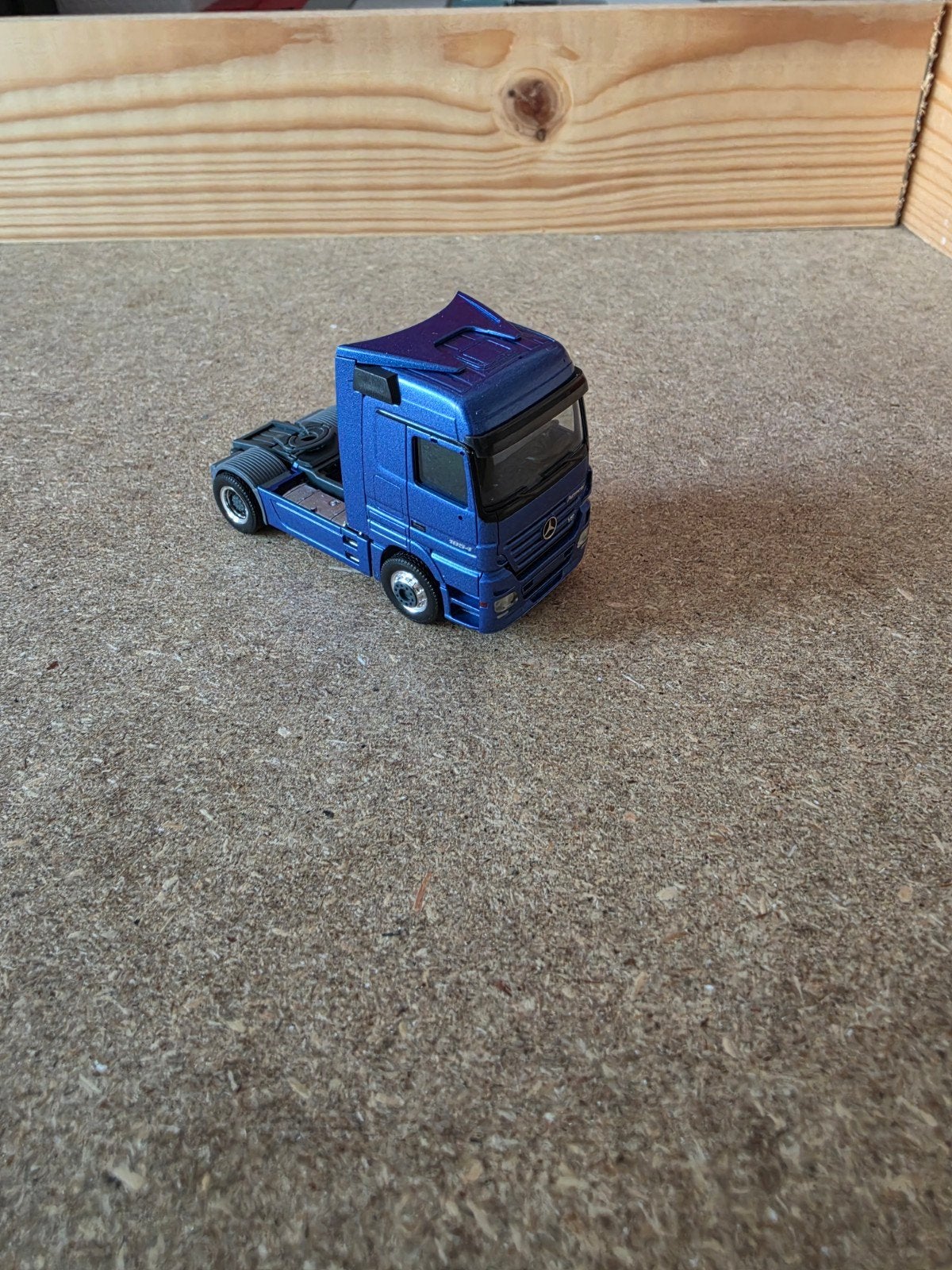 1723 herpa mb actros mp2 trekker, Hobby en Vrije tijd, Ophalen of Verzenden, Zo goed als nieuw, Bus of Vrachtwagen, Herpa