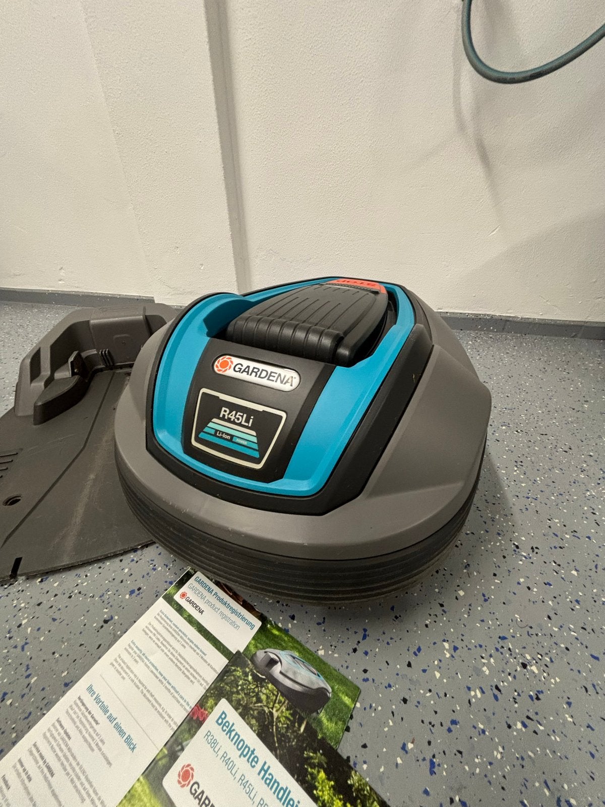 Gardena R45Li Robotmaaier - Compleet met accessoires, Ophalen, Cirkelmaaier, Gebruikt, Minder dan 30 cm