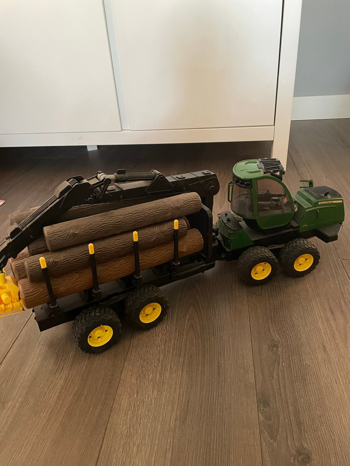 Bruder John Deere 7930 bosbouw tractor met aanhanger, Ophalen, Zo goed als nieuw