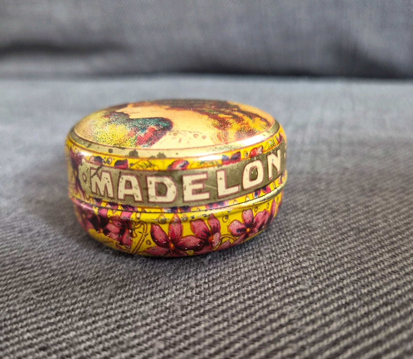 Klein rondje Madelon Vaseline blikje Bruxelles, Ophalen of Verzenden, Overige