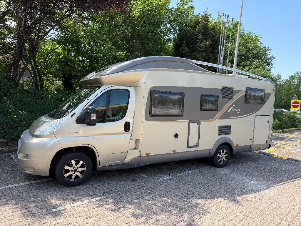 Burstner Ixeo Plus IT 726G 2012 Enkele Bedden & Hefbed Leder, Caravans en Kamperen, Campers, Ringverwarming, Afzuigkap, Fiat, Bedrijf